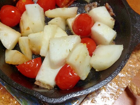 トマトとフルーツ蕪アンチョビ炒め